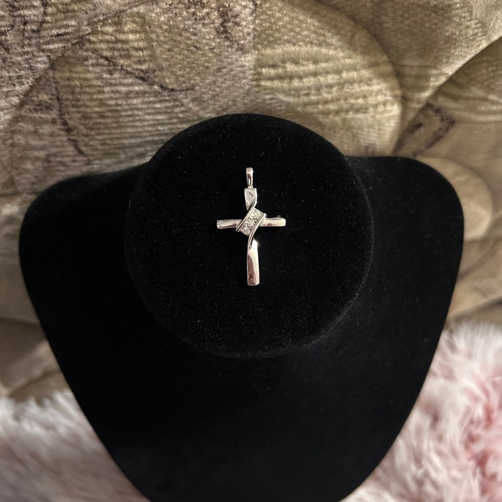 925 Sterling Silver Vintage Cross Pendant with 3 Diamonds Tested